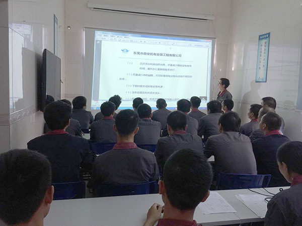 安全、環(huán)保、社會責(zé)任及團(tuán)隊(duì)培訓(xùn) 安全、環(huán)保、社會責(zé)任及團(tuán)隊(duì)培訓(xùn)